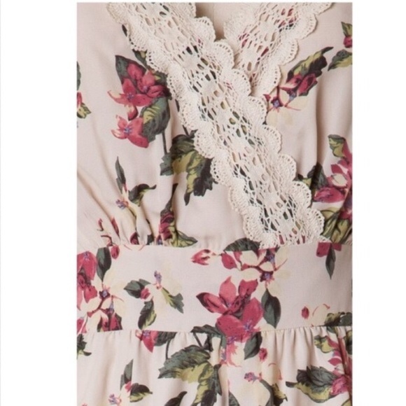 Premium Floral Spring Romper with Lace Trim small - Picture 2 of 4